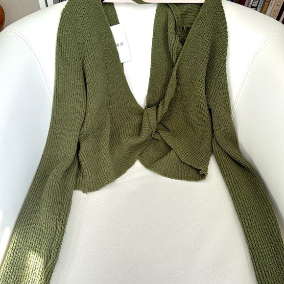 NWT Forever 21 Army Green Sweater Top. Women’s. Size Medium. - Picture 2 of 3